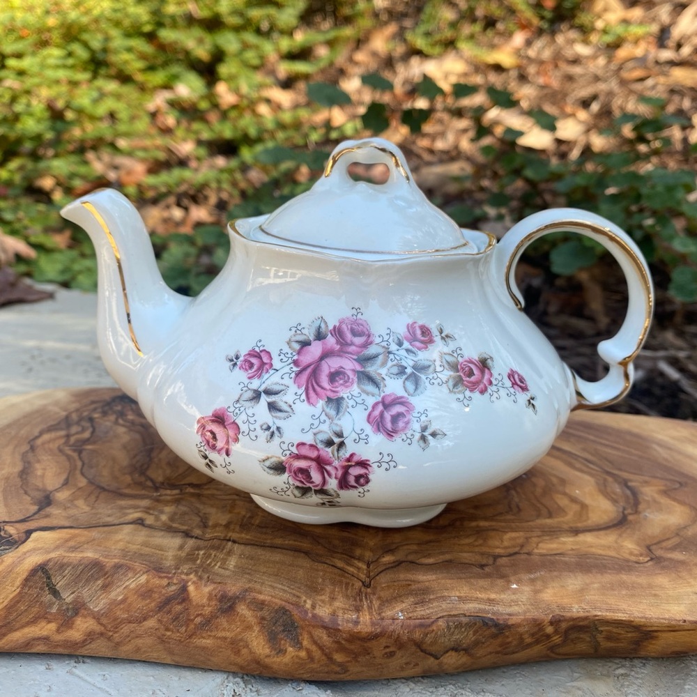 Vintage English Ellgreave Floral Scalloped Teapot
